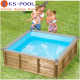 Piscina mini cuadrada elevada de madera